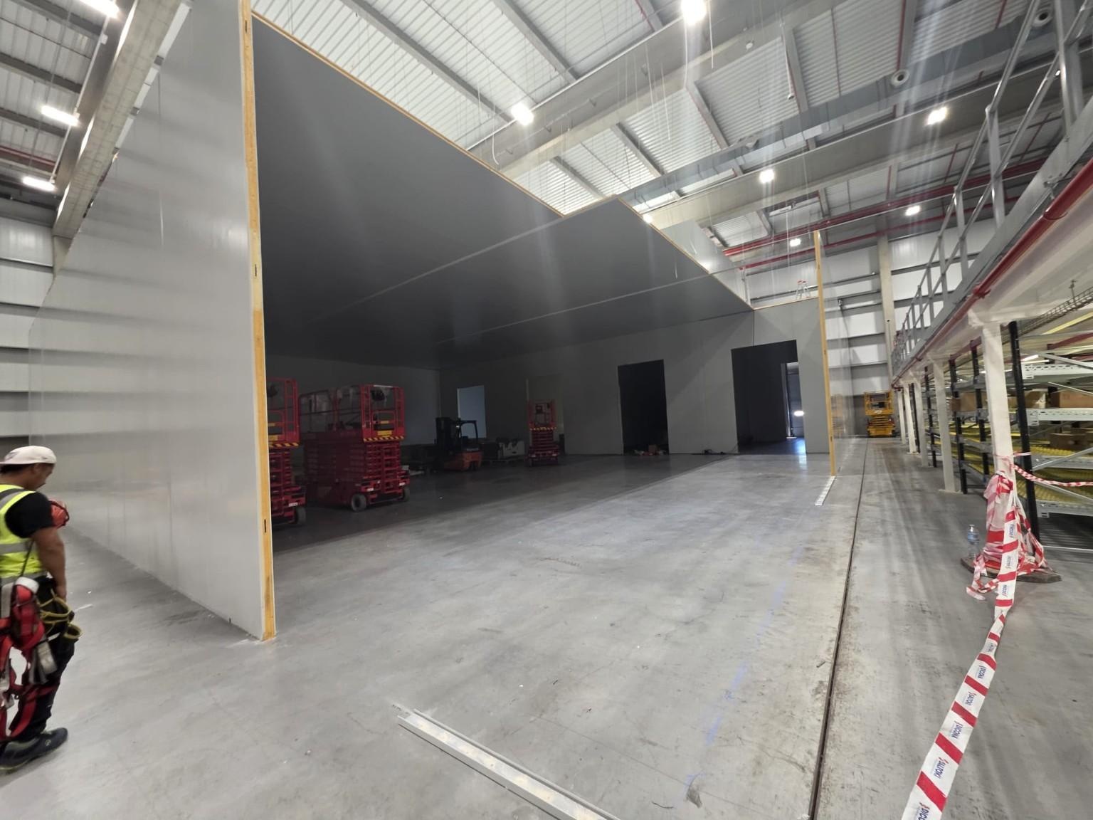 Estructura auxiliar de perfils metàl·lics per a tancament industrial