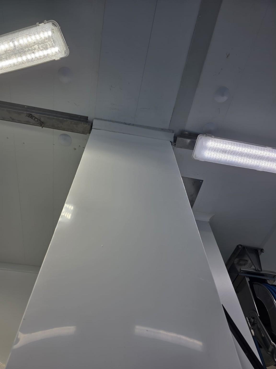 Planxes de P3 instal·lades com a revestiment sanitari